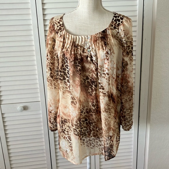 Chico's Size 1 or Medium Animal Print Lightweight Tunic Scoop Neck Top tan/brown - Picture 1 of 7